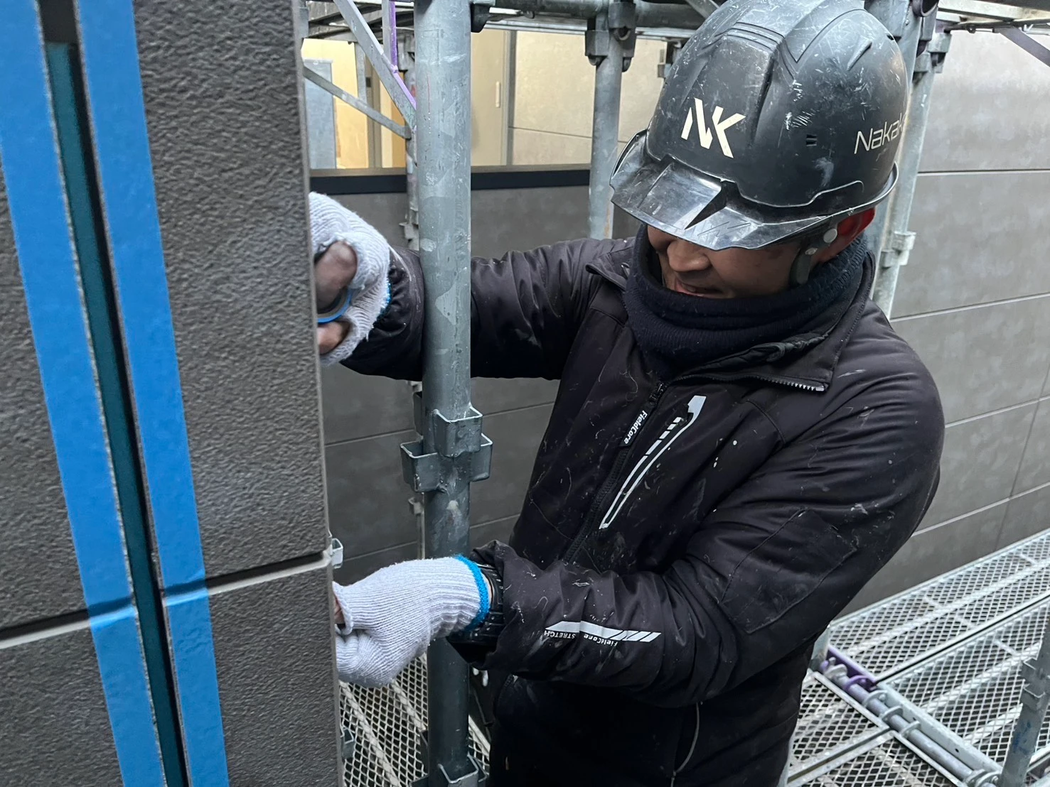 外壁補修作業の様子