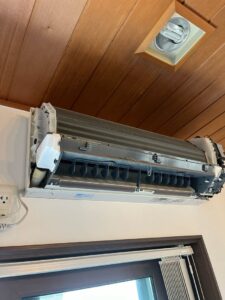 蟹江町でのエアコンクリーニング作業