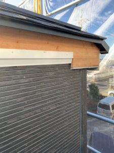 新築サイディング施工の様子"