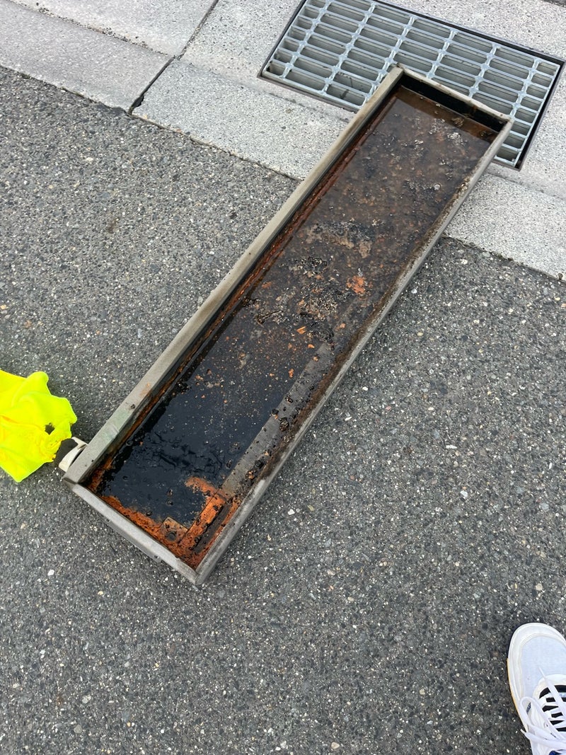 厨房用エアコンの養生作業