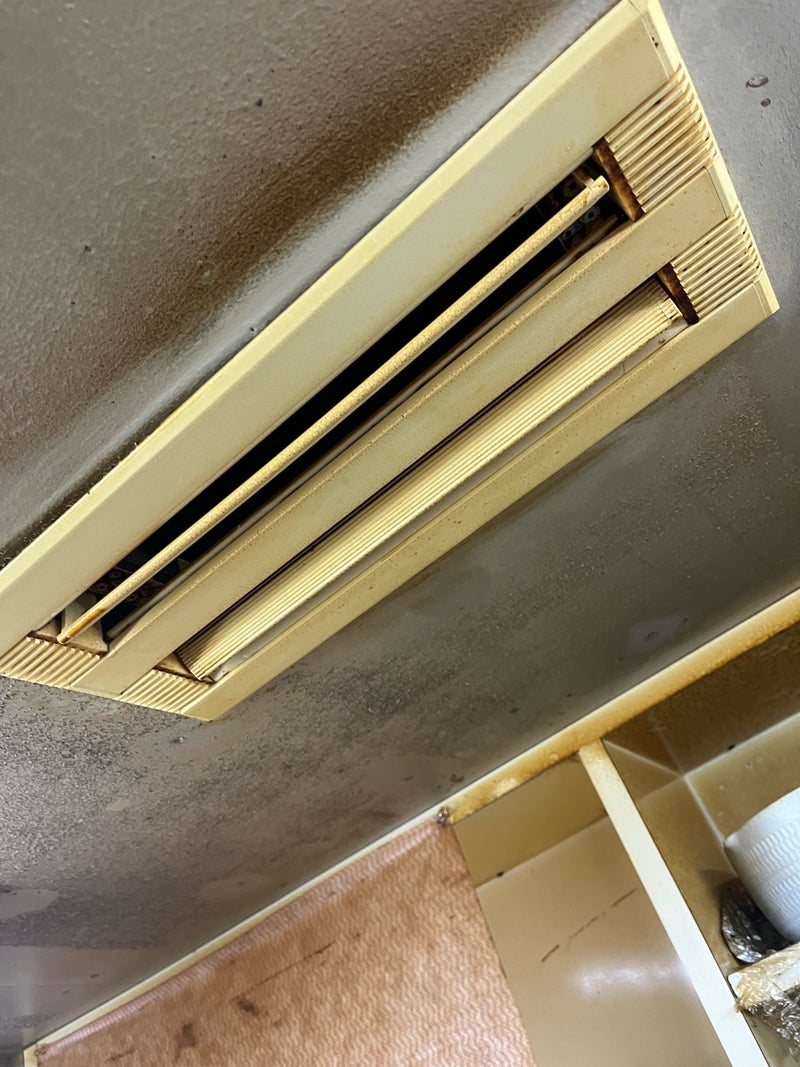 エアコン吹き出し口の油汚れ