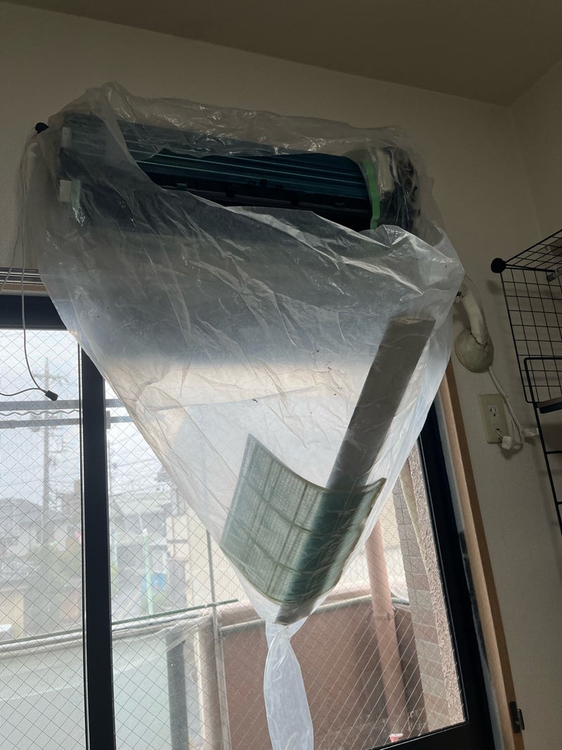 エアコンクリーニング施工前のパーツの取り外し