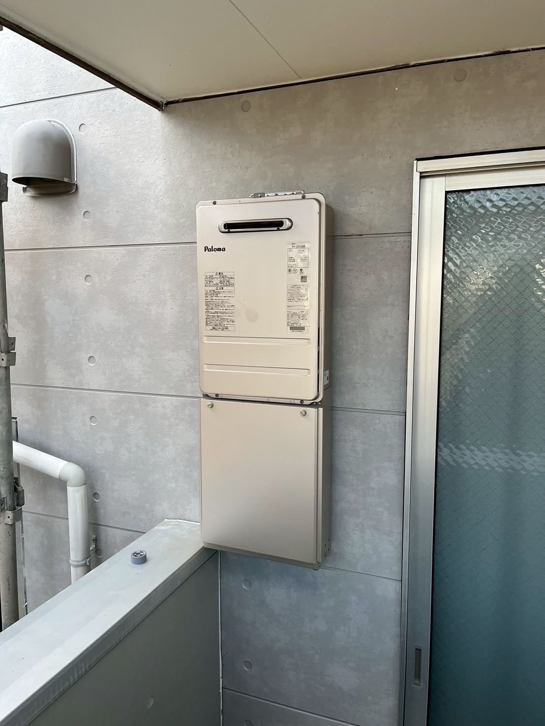 給湯器を再設置した外壁リフォーム後の様子