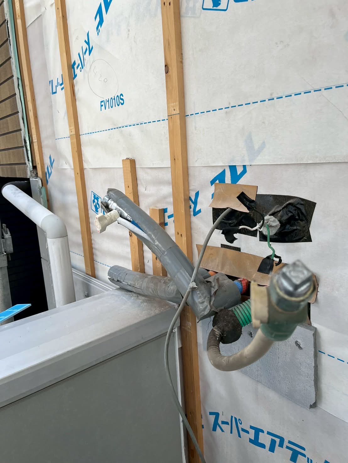 幕板板金カバーリフォーム施工中の様子